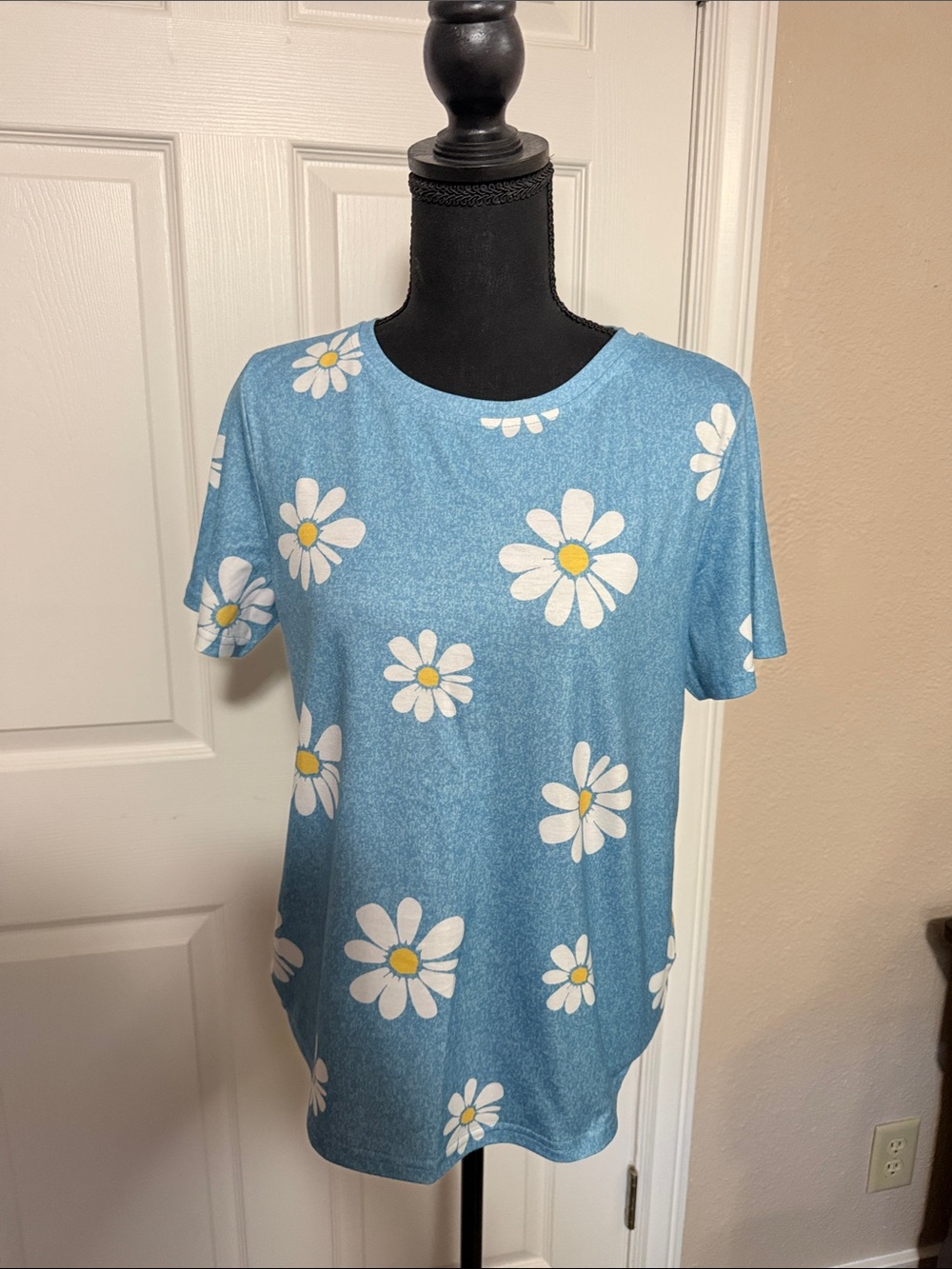 Blue Daisy Print Short Sleeve Women's Tee by